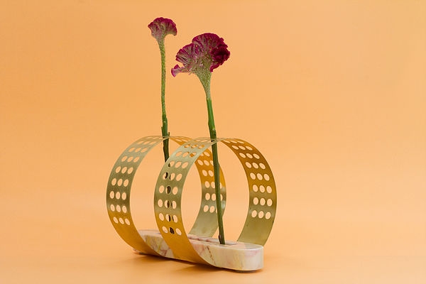 「茎や葉」まで楽しめる花器