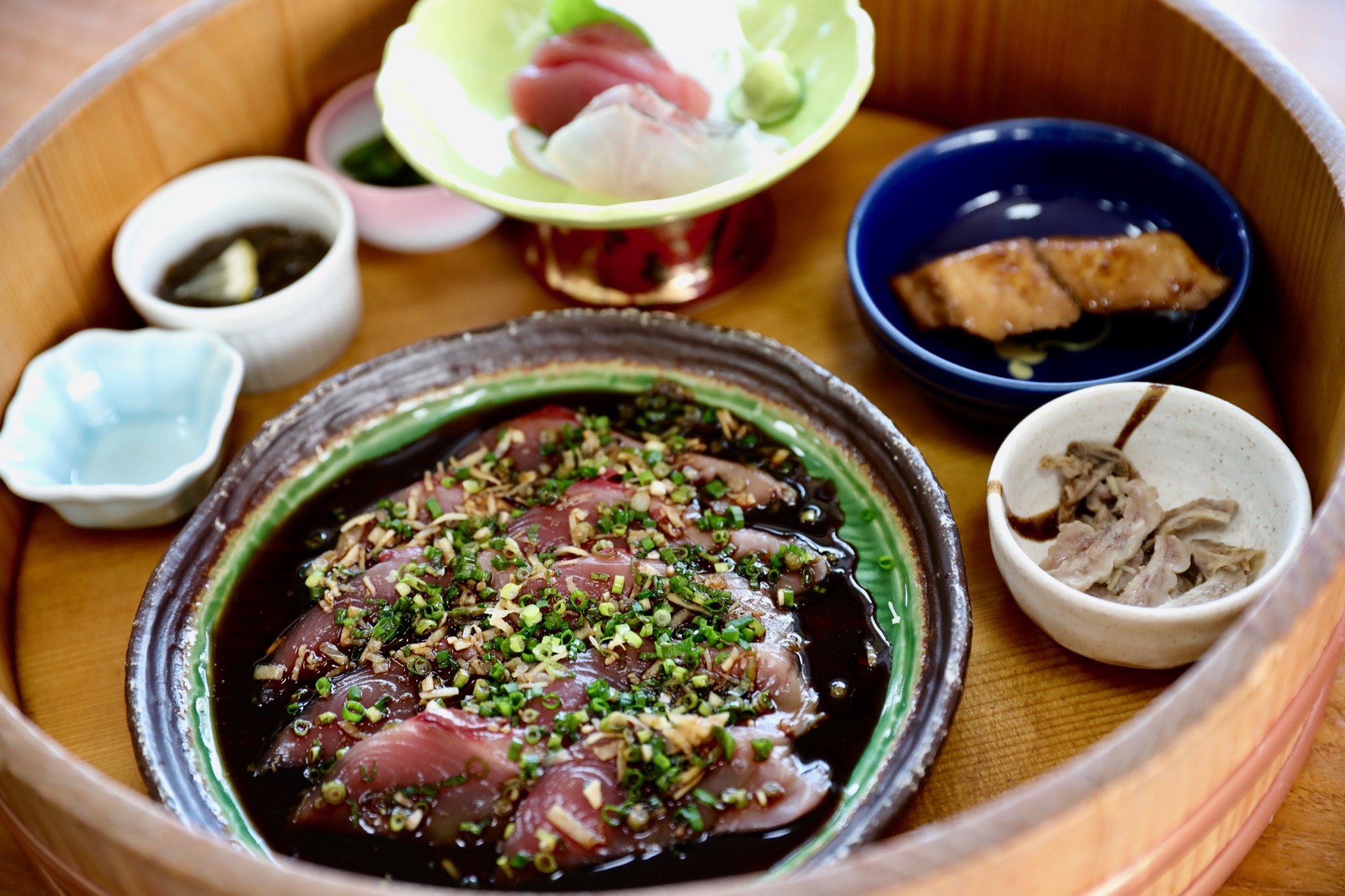 「一本釣りカツオ」の街で、何度でも食べたい漁師めし