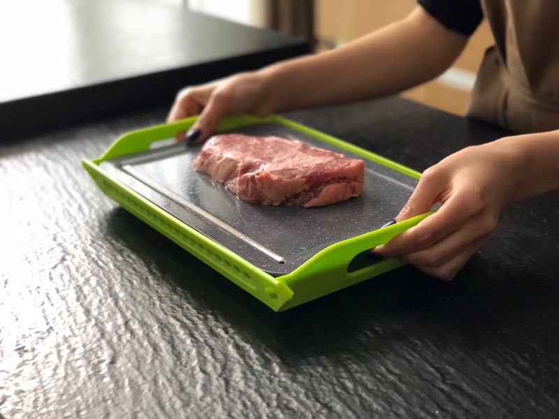 「解凍時間」を劇的に減らすトレイ。こりゃスゴい!