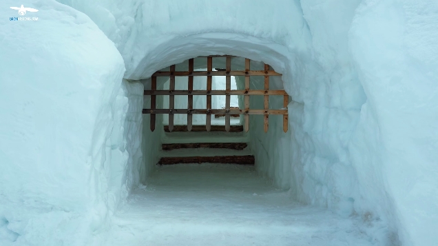 凍死覚悟の雪で作られた巨大迷路