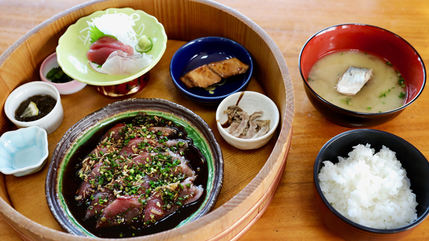 「一本釣りカツオ」の街で、何度でも食べたい漁師めし
