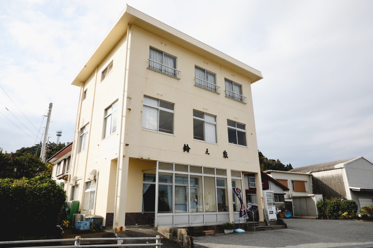 「一本釣りカツオ」の街で、何度でも食べたい漁師めし
