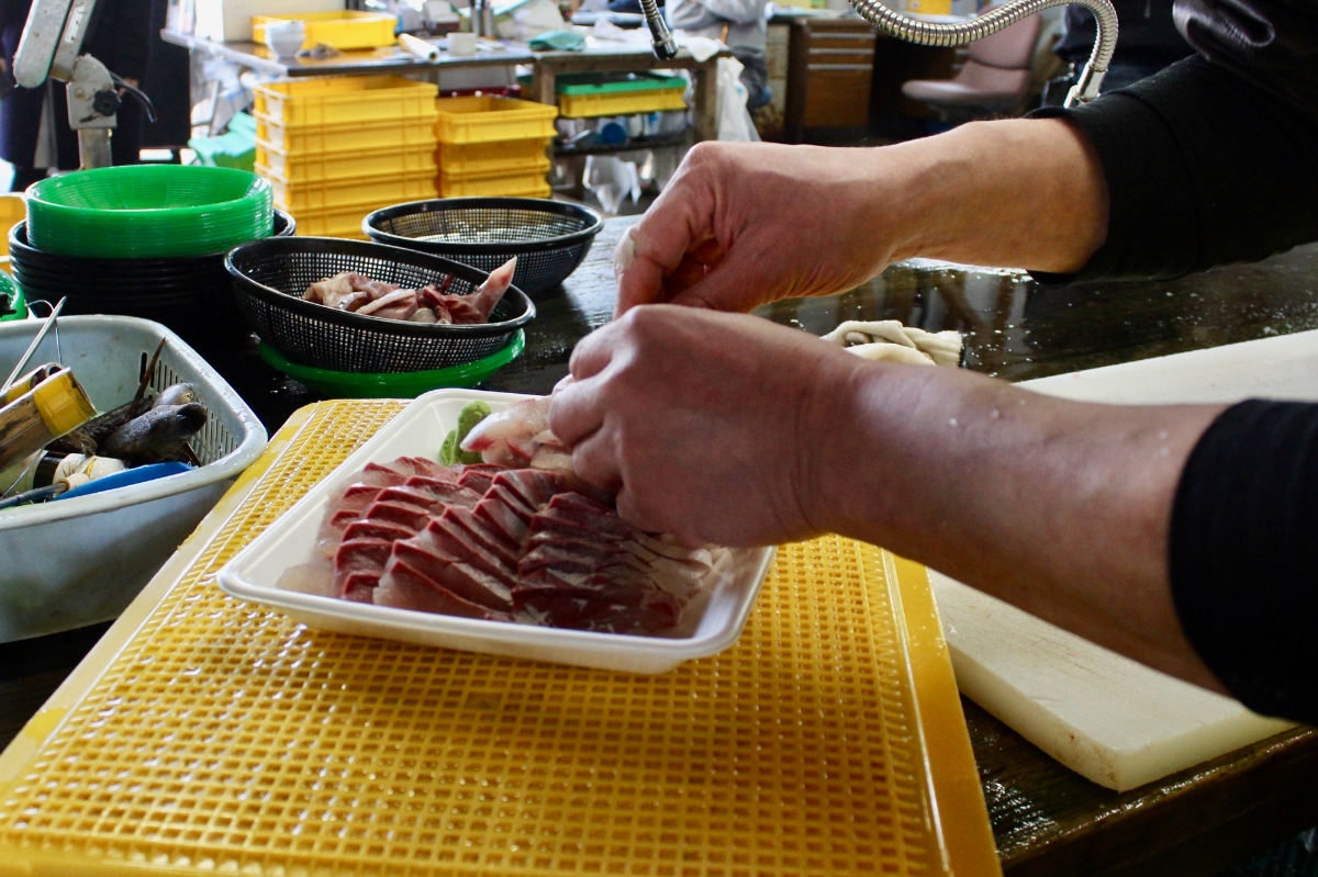本質に立ち返る「漁港で刺身」