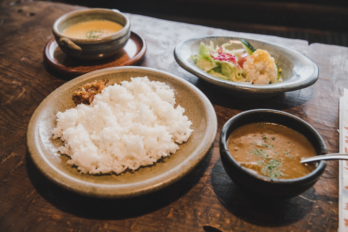 老舗カレー店が文化人に愛されるのには理由があった