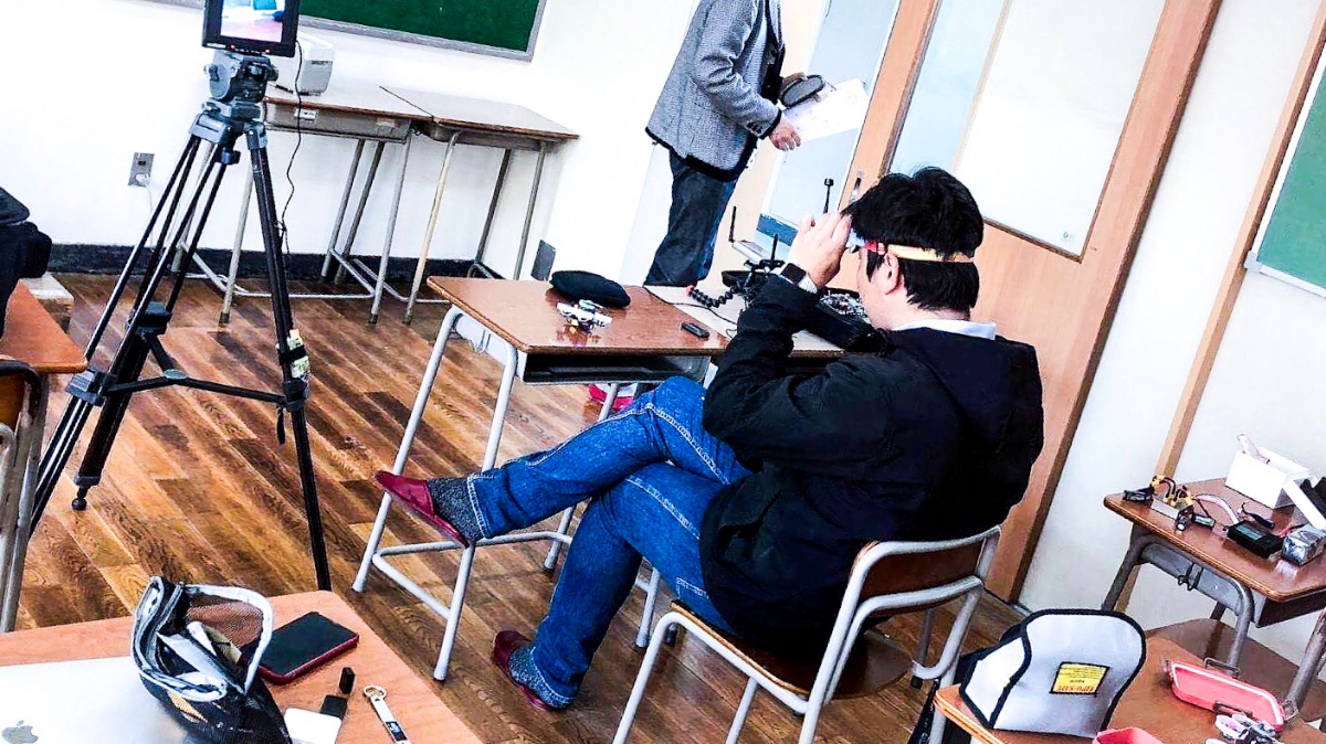 新しい視点の映像表現 マイクロドローンで撮影した「オンナノコズ」