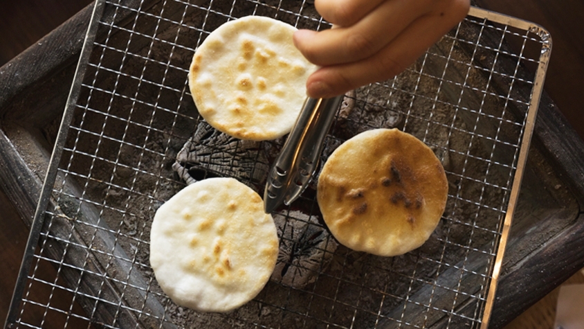 元トップ家電販売員が、筑波山のカフェでおせんべいを焼く理由
