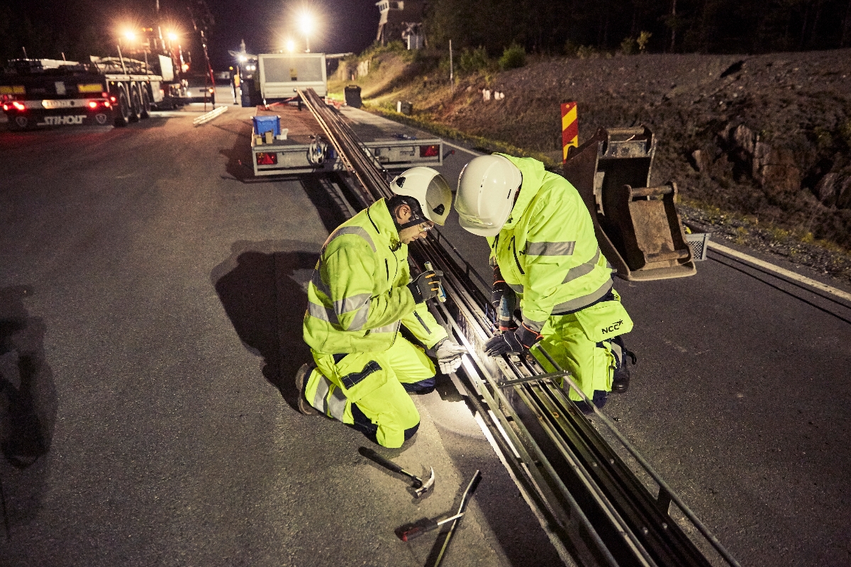 この道路を走るだけで、バッテリーが充電される