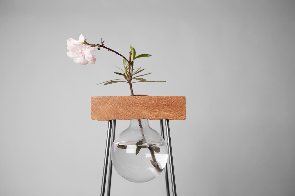 生け花のことを考えに考えたテーブル(たぶん世界初)