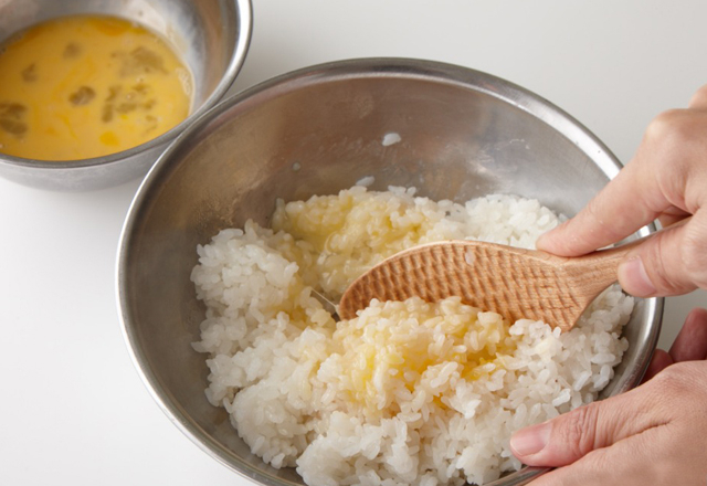 炒飯をパラッパラに炒めるヒミツ