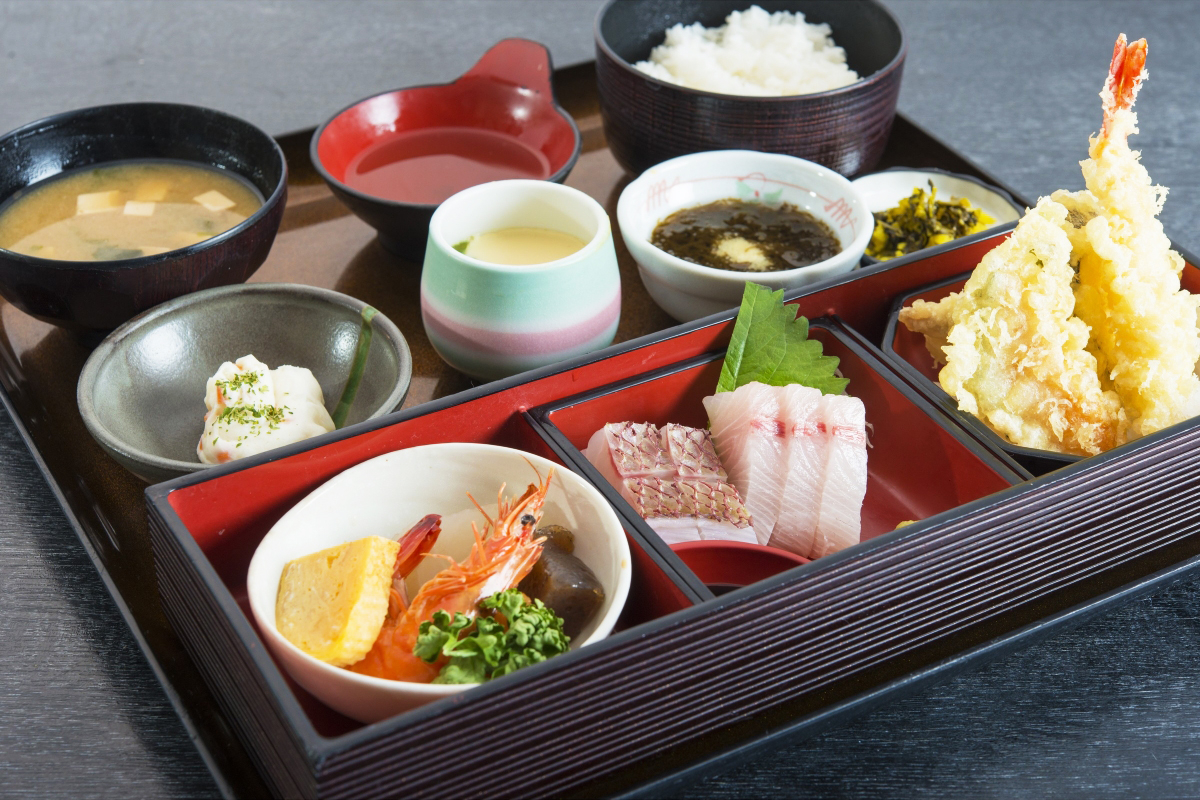 美味しいイカの穴場で地元の人に聞いた海鮮料理店まとめ