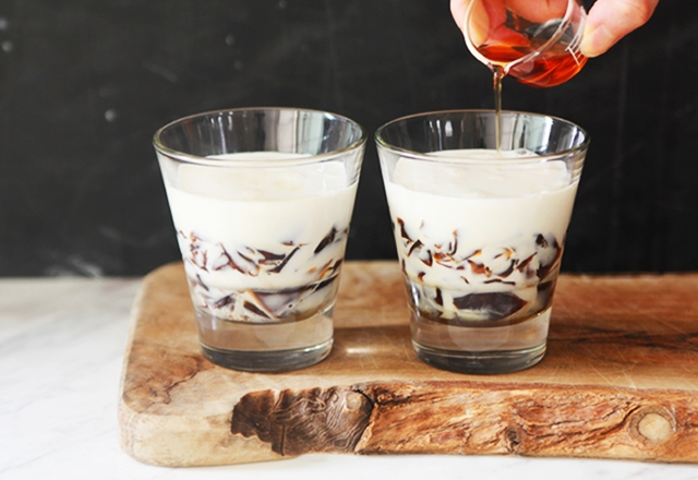 コーヒーゼリーを使った、ひんやりカクテル