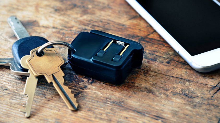 世界最小。キーホルダーに付けられるスマホ充電器「Chargerito