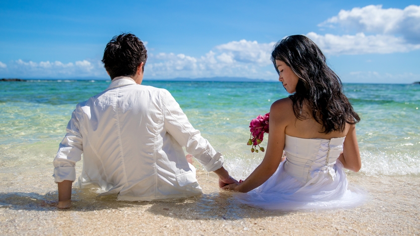 石垣島の自然と水をテーマに「水中で着られるドレス」でマリンフォト