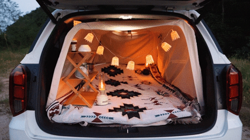 3分で組み立てられる「車中泊用テント」