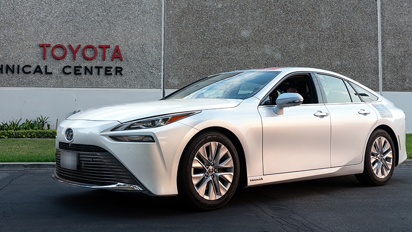 燃料補給なしで1360km走破！TOYOTAの燃料電池自動車「ミライ」がギネス