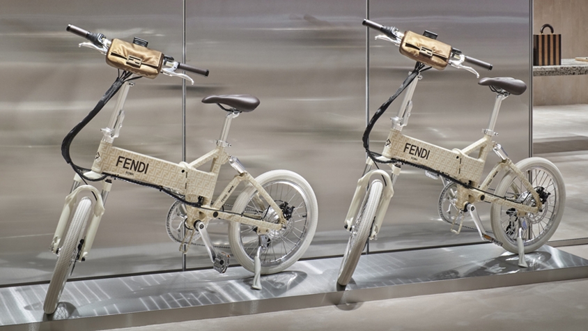FF」ロゴを全面に配した先駆的なE-BIKE、「FENDI × MATE」シティ