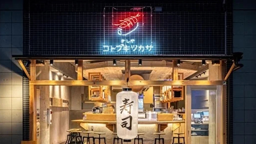Z世代必見！カジュアルで楽しい「すしやコトブキツカサ」が沖縄に新
