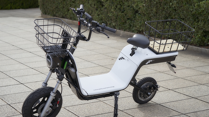 Byer of Maine トライポッド　日本未入荷 キックしない！免許不要で座って乗れるEVボード「FUTURE board 2