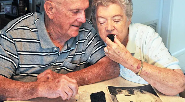 61年前のウェディングケーキを食べ続ける老夫婦 Tabi Labo