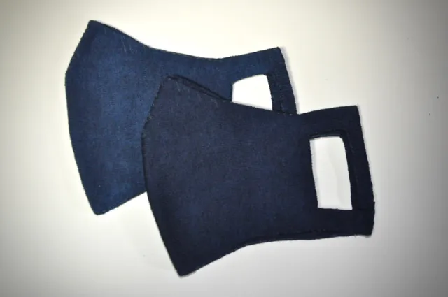 「タテイスカンナ」の「無縫製の本藍染マスク」