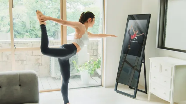 日本初！ミラー型オンライントレーニングマシン「Fittness Mirror」 | TABI LABO