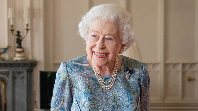エリザベス女王の在位70周年を記念したバービー人形が登場！【プラチナ 