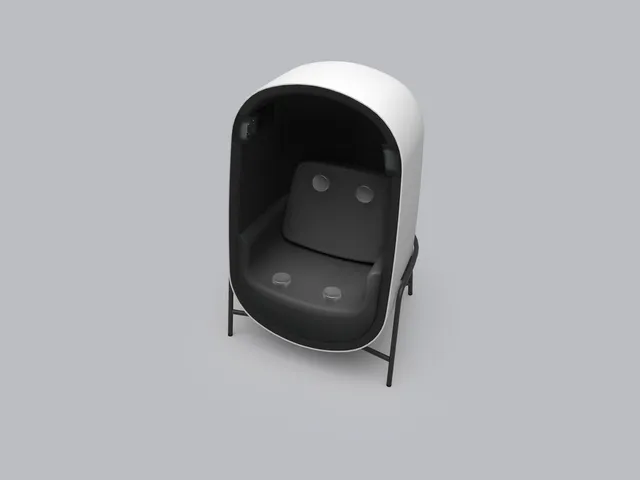 コンディショニングチェアのプロトタイプを上方から見た図。卵型の白いシェル内部にダークグレーのクッションシートがあり、背もたれと座面に振動デバイス(アクチュエーター)が埋め込まれている