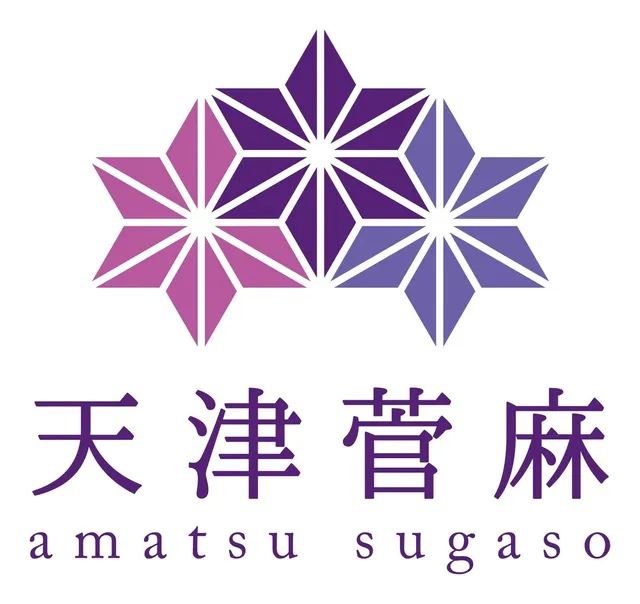 天津菅麻(あまつすがそ)プロジェクトのロゴマーク。麻の葉文様を三つ重ねた紫のグラデーションデザイン