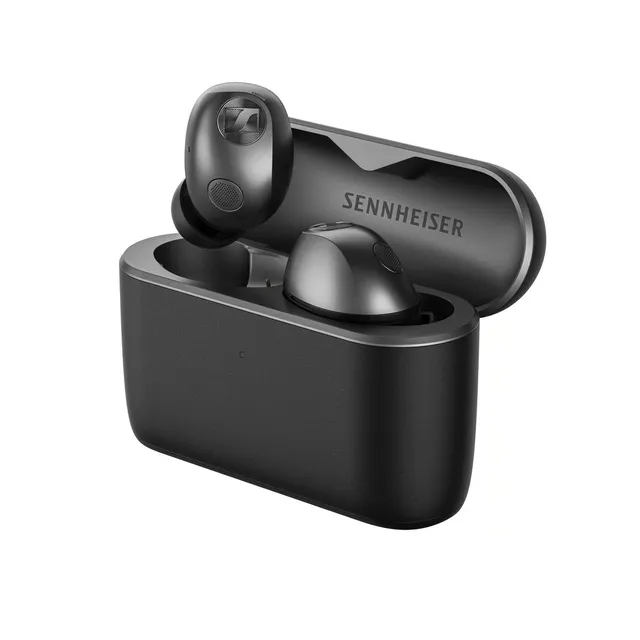 MOMENTUM True Wireless 5のグラファイトカラーモデル、ケースが開いてイヤホンが取り出せる状態
